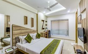 Hotel Treebo Daksh Residency  3*